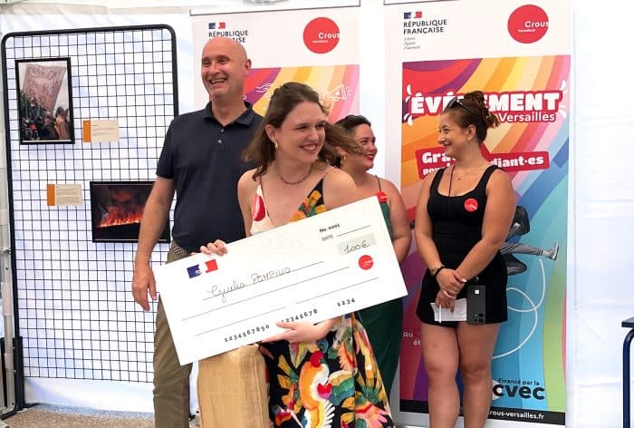 Gala de création étudiante - remise de prix à une lauréate